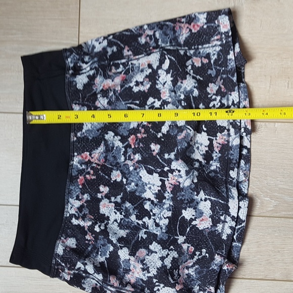 Lululemon Black Patterned Pace Rival Size 2 Long Sport Skort - Picture 7 of 12